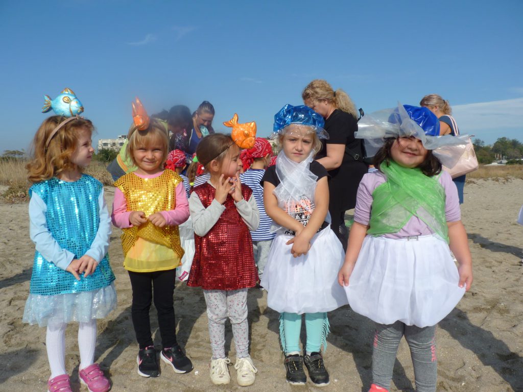 модно ревю by Natalia Yordanova - Ourboox.com