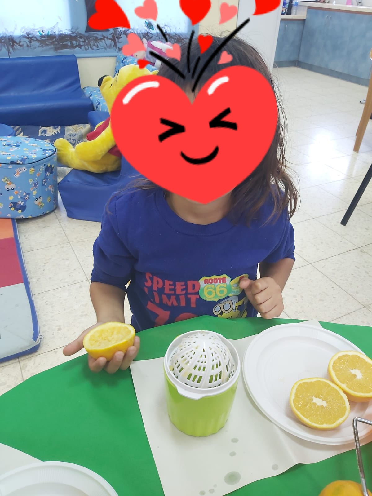 סחיטת תפוזים בגן שפתי by azizaboshra - Illustrated by עכאשה בושרא- סאהרה זידאן - Ourboox.com