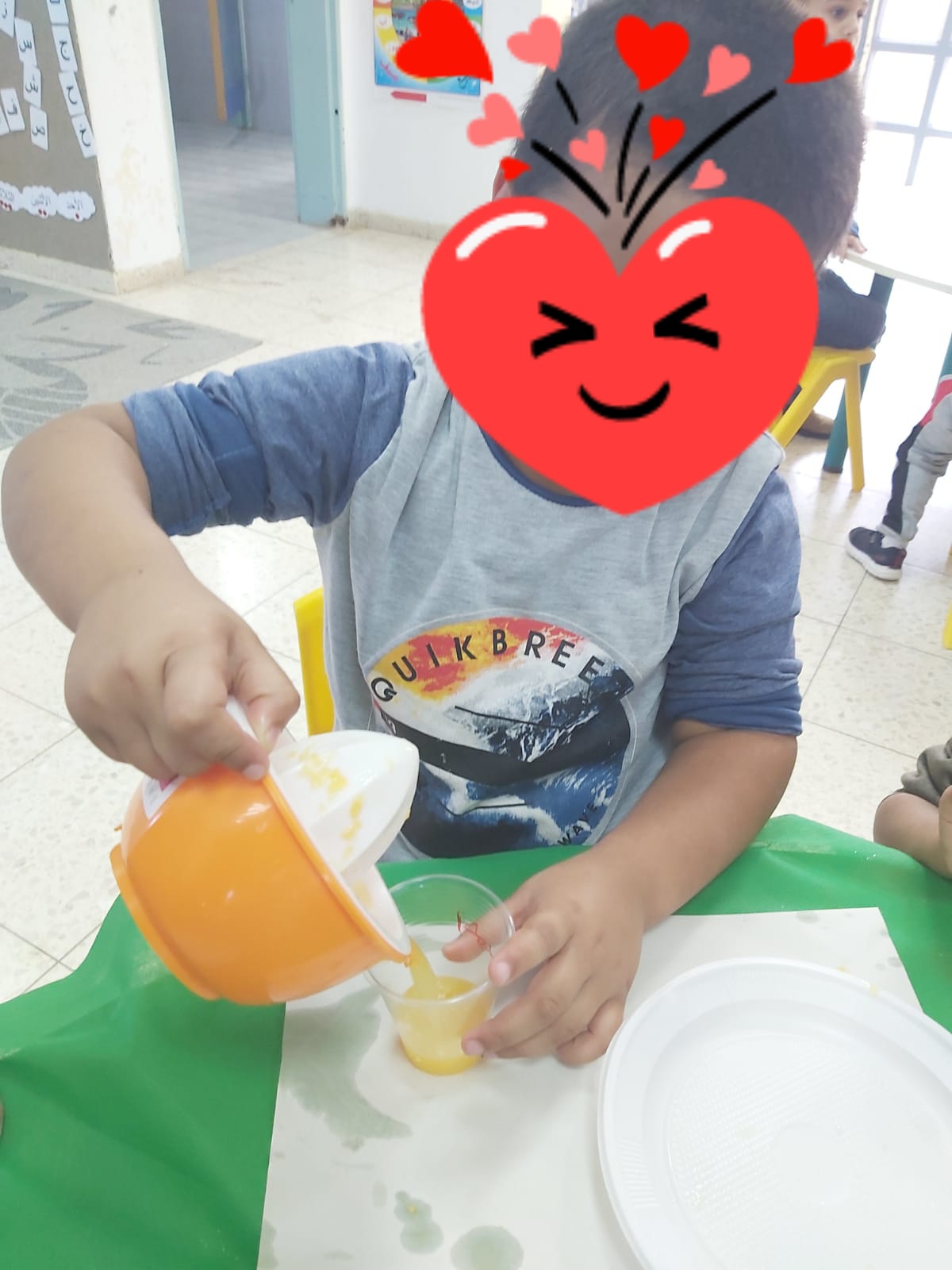 סחיטת תפוזים בגן שפתי by azizaboshra - Illustrated by עכאשה בושרא- סאהרה זידאן - Ourboox.com