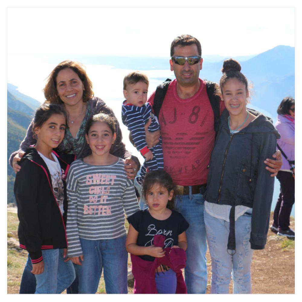 עבודת שורשים- יובל by Yuval Atiya - Ourboox.com