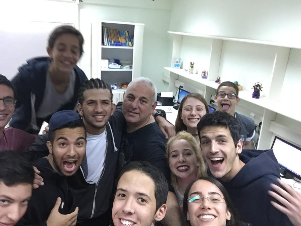 מגמת מדעי המחשב והנדסת תוכנה by Ariel Klefner - Ourboox.com