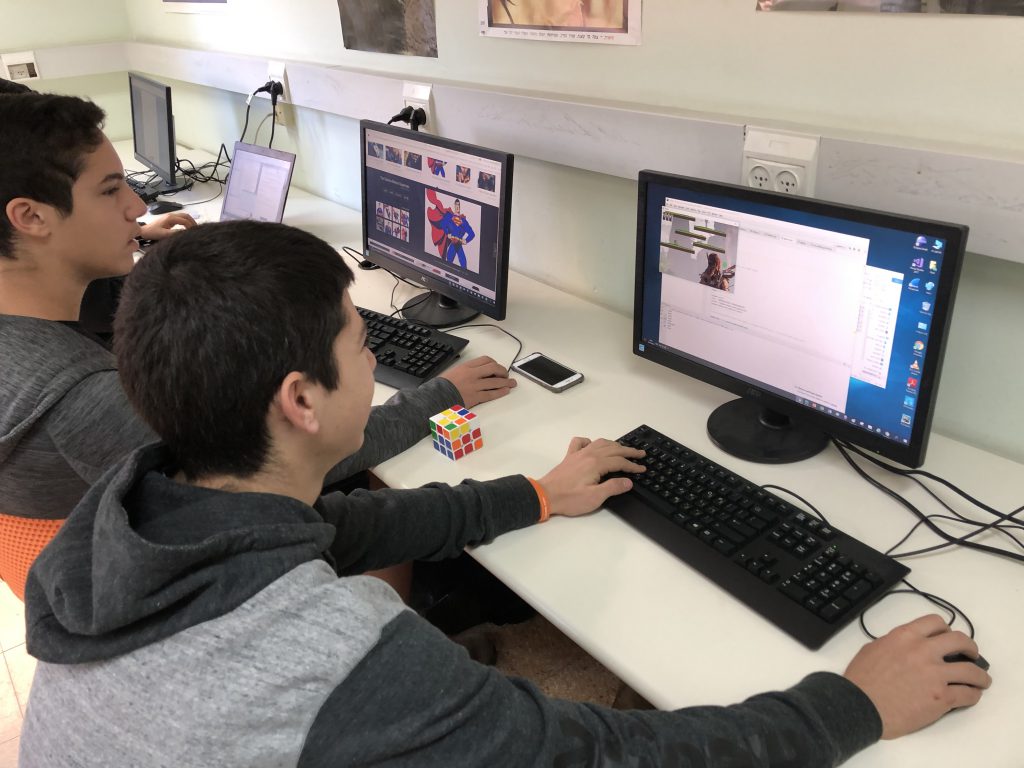 מגמת מדעי המחשב והנדסת תוכנה by Ariel Klefner - Ourboox.com