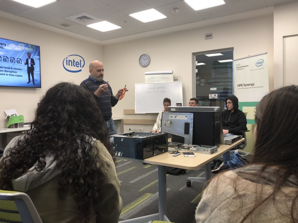 מגמת מדעי המחשב והנדסת תוכנה by Ariel Klefner - Ourboox.com