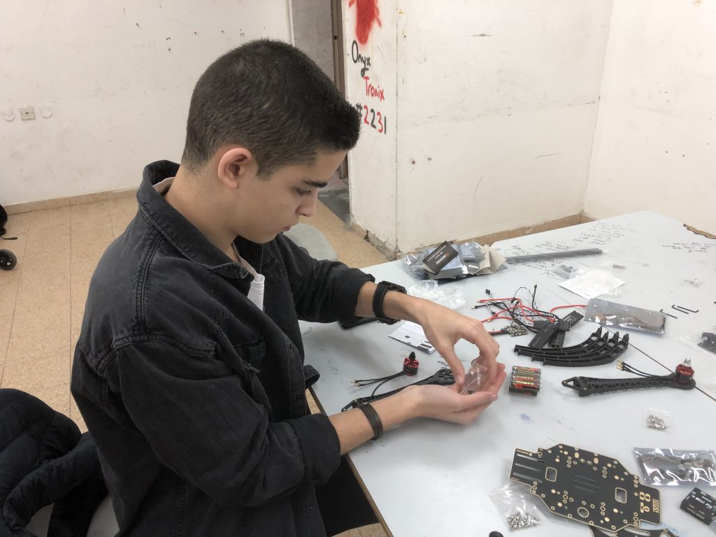 מגמת מדעי המחשב והנדסת תוכנה by Ariel Klefner - Ourboox.com