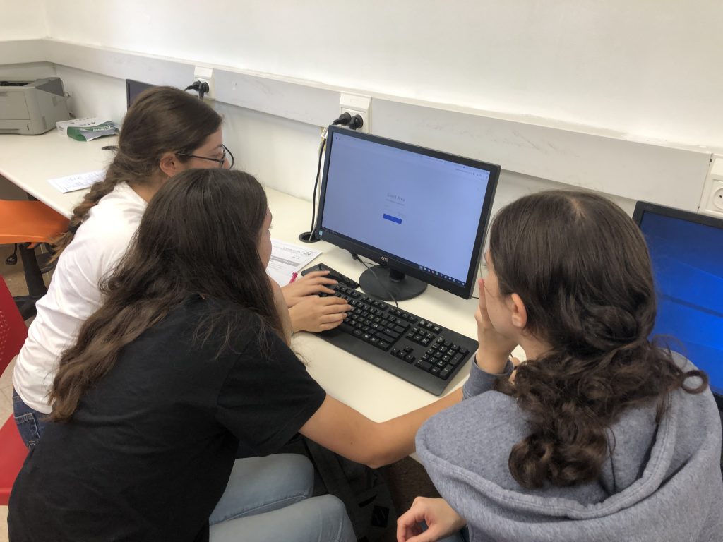 מגמת מדעי המחשב והנדסת תוכנה by Ariel Klefner - Ourboox.com