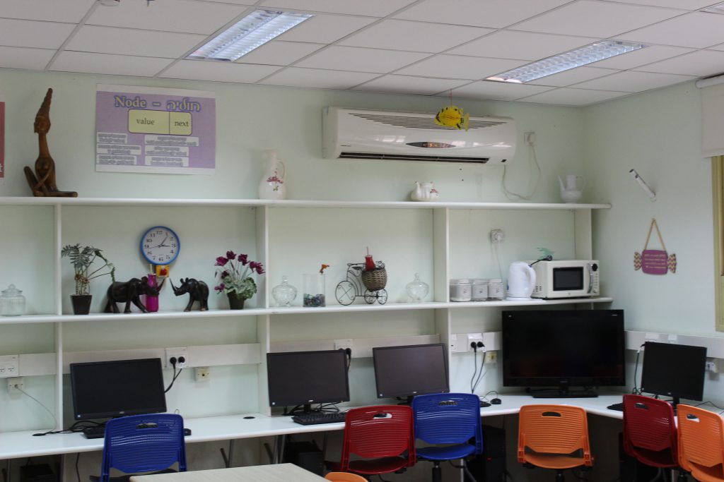 מגמת מדעי המחשב והנדסת תוכנה by Ariel Klefner - Ourboox.com