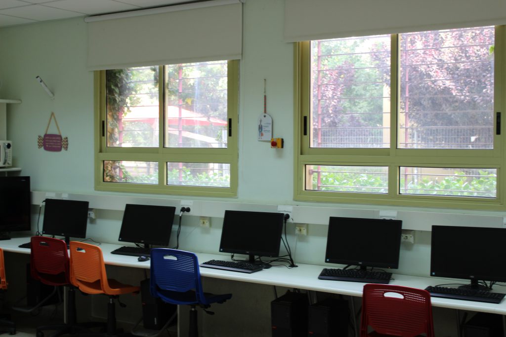 מגמת מדעי המחשב והנדסת תוכנה by Ariel Klefner - Ourboox.com