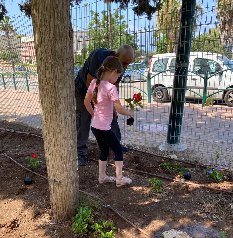 בית ספר אדוות ים: למידה במרחבי החיים בראייה קהילתית סביבתית by orin uyvari - Ourboox.com