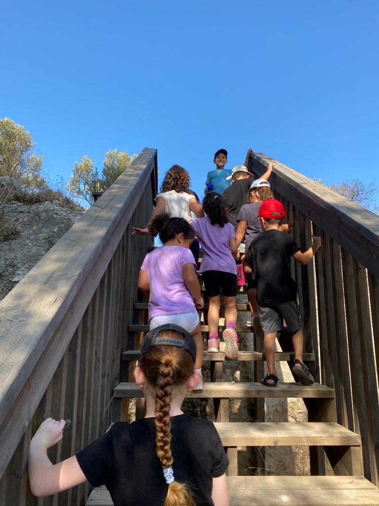 בית ספר אדוות ים: למידה במרחבי החיים בראייה קהילתית סביבתית by orin uyvari - Ourboox.com