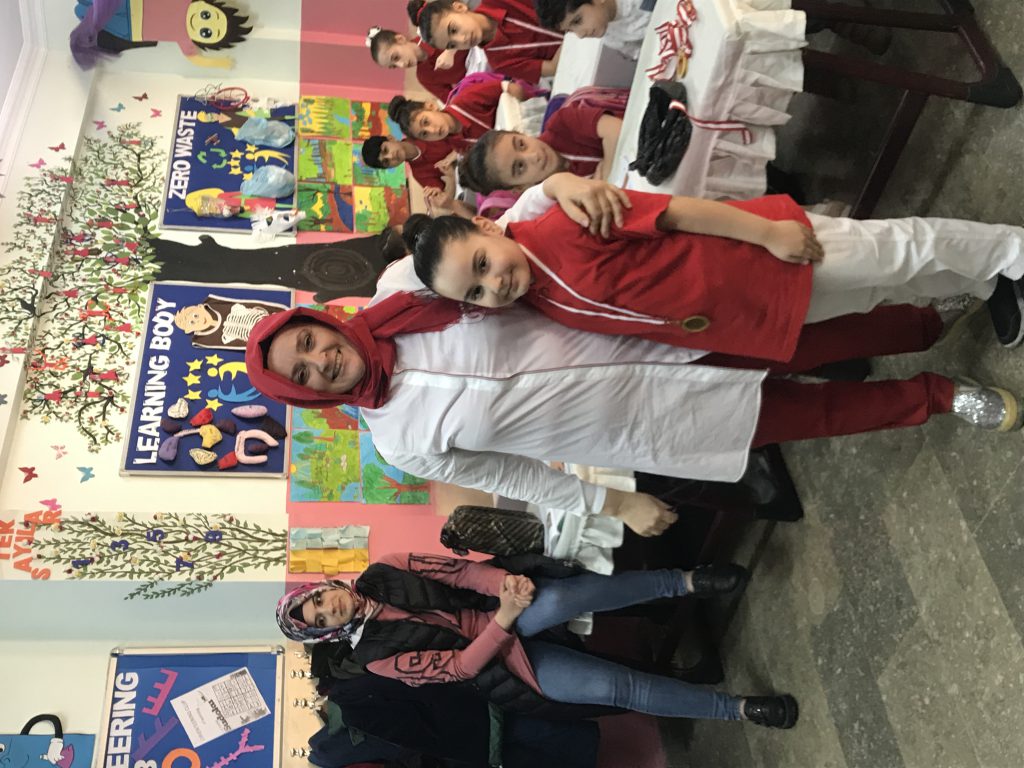 SİZİ ÇOK SEVİYORUM ÖĞRETMENİM