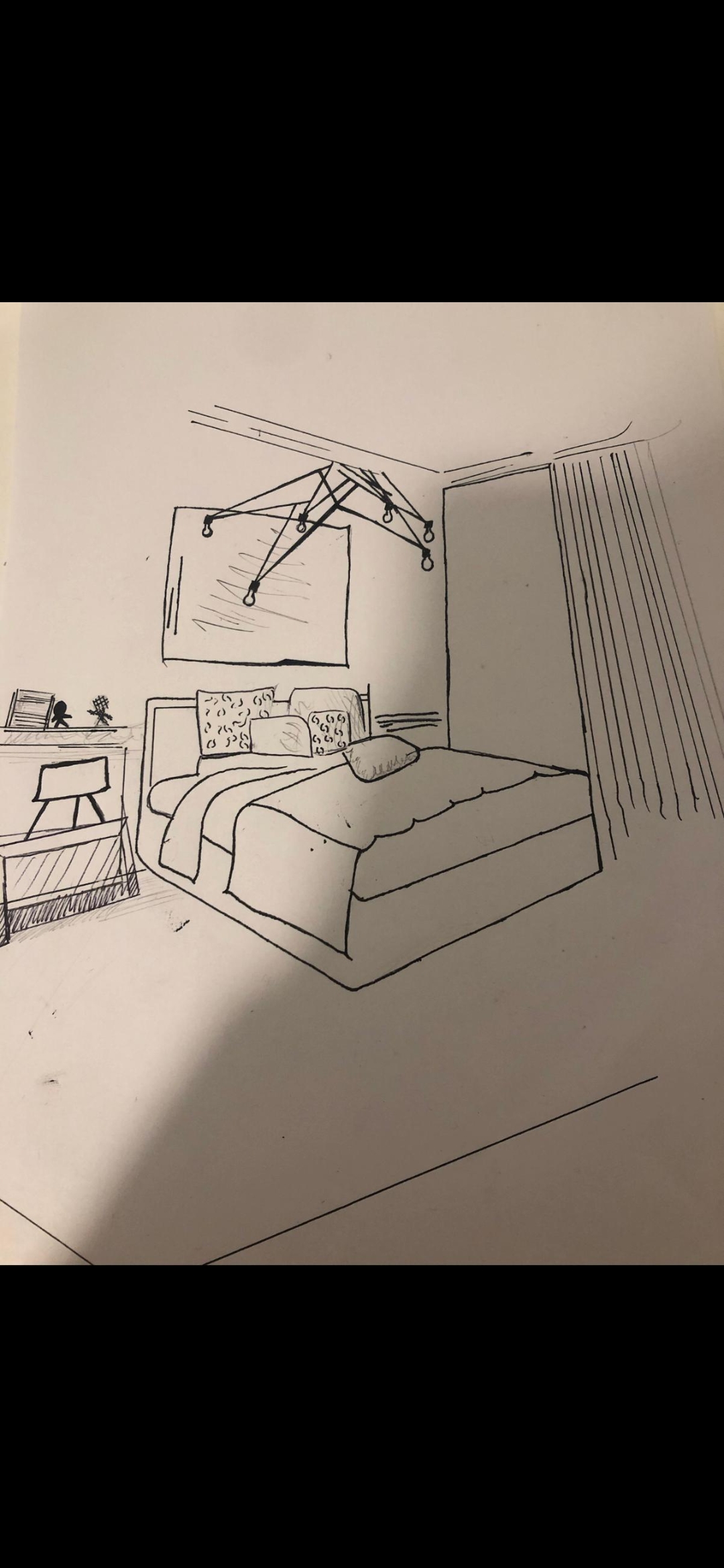 בתרגיל הזה הינו צריכים לצייר פרוספקטיבה של חדר, אני חיפשתי תמונה מהאינטרנט והורדתי אותה, לאחר מכן התחלתי לצייר את האשליה של המרחק של החדר. בנוסף מצאתי נקודת מגוז והתחלתי לצייר. המורה גלי ביקשה ש נצייר לחדר שיש פריטים, חלק מהפריטים שאני ציירתי הם: מיטה, מגירה, כריות, מנורה, וילונות, תמונה על הקיר, ושידה.