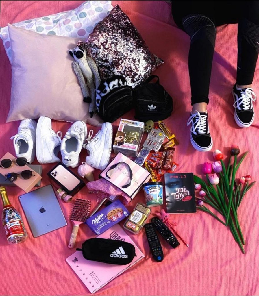 תיק עבודות דיגיטלי by shachar - Illustrated by שחר הלל - Ourboox.com