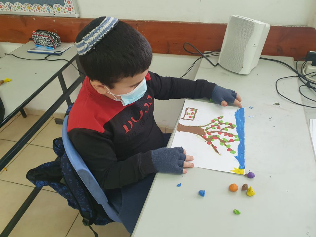 יוצרים בעקבות הספר “העץ הנדיב” by mekor haim - Ourboox.com