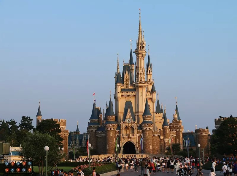 أماكن سياحية حول العالم by Ammar Abo Blal - Ourboox.com