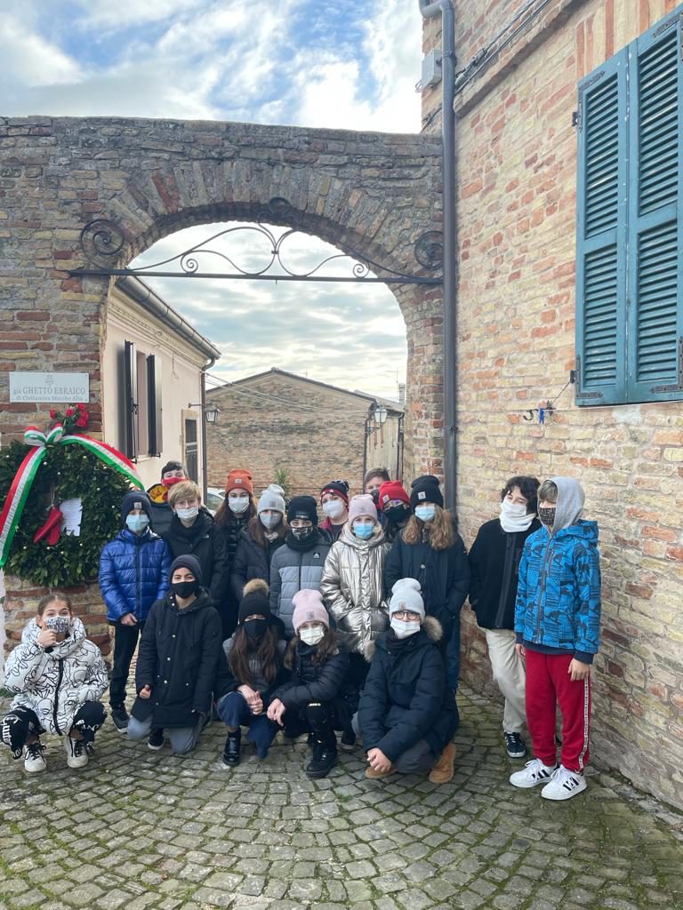 Il Giorno della Memoria… by Benedetta - Illustrated by CLASSE V°A - Ourboox.com