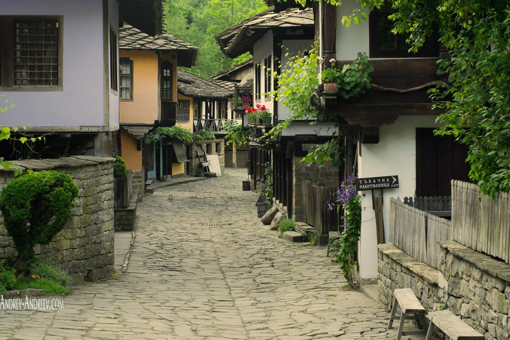 Това беше улица с такива къщи.