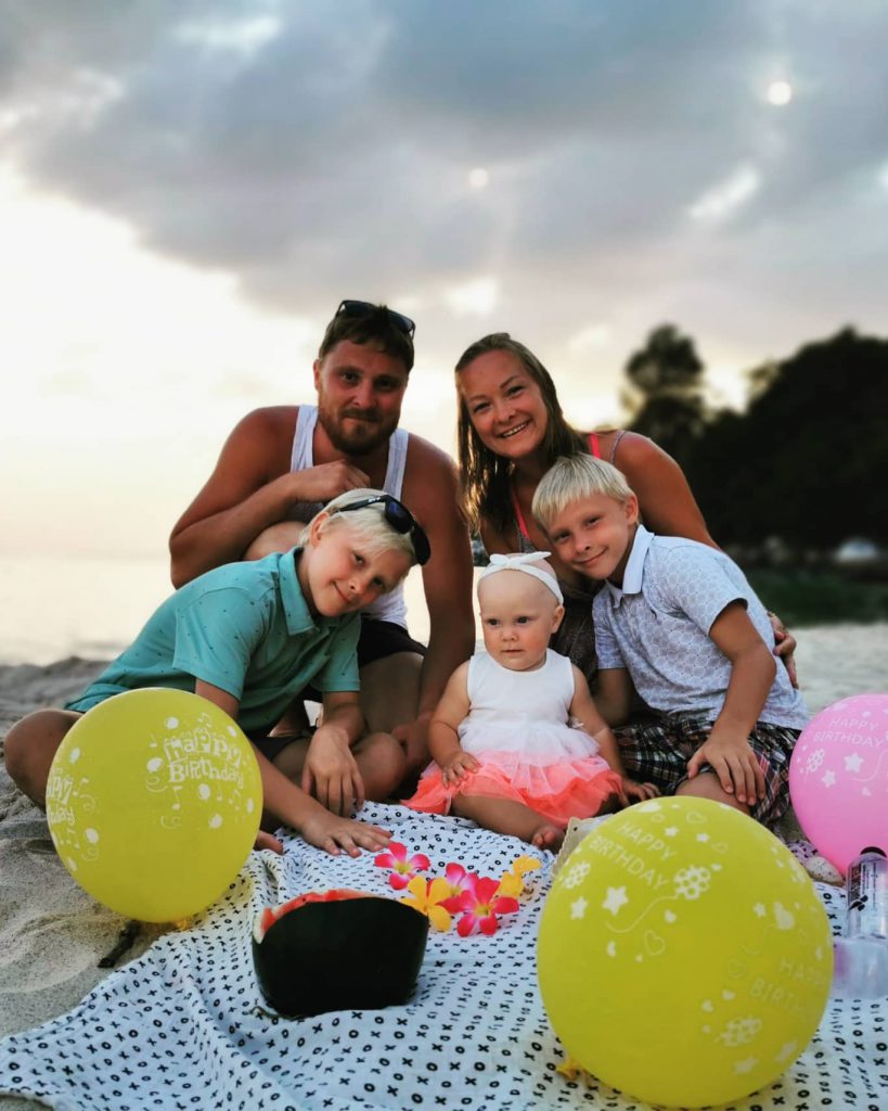 Minu pere ja kodu lood by Trevor Paltser - Illustrated by Trevor Paltser - Ourboox.com