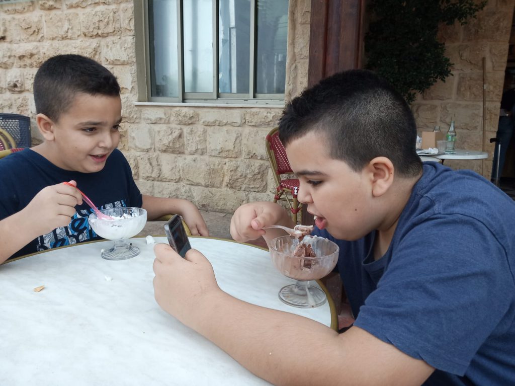 עבודת שורשים – משהhttps://s3-eu-west-1.amazonaws.com/ourboox-media-prod/wp-content/uploads/2021/02/11111300/Product-21.jpeg by MOSHE - Ourboox.com