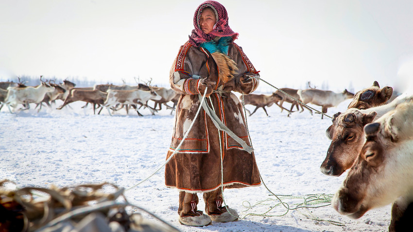 IMAGES FROM THE WORLD PEOPLE by RANIN HALLOUN - Ourboox.com