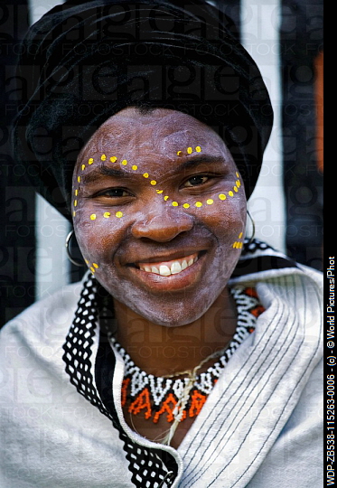 IMAGES FROM THE WORLD PEOPLE by RANIN HALLOUN - Ourboox.com