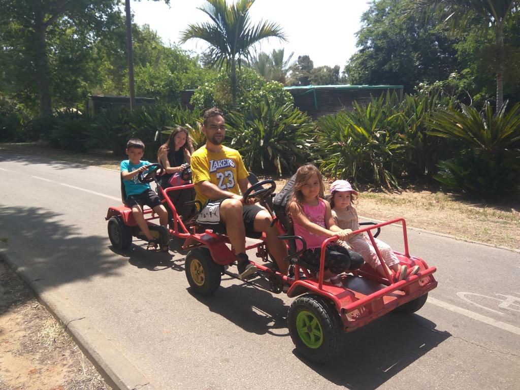 כולנו ביחד משפחה אחת : משפחת כיתה ג/1 בבית ספר השחף by ariela saada - Ourboox.com
