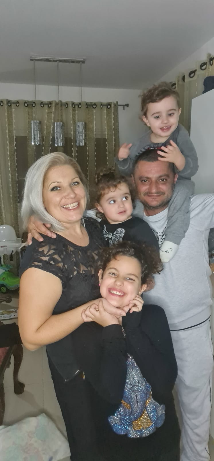 כולנו ביחד משפחה אחת : משפחת כיתה ג/1 בבית ספר השחף by ariela saada - Ourboox.com