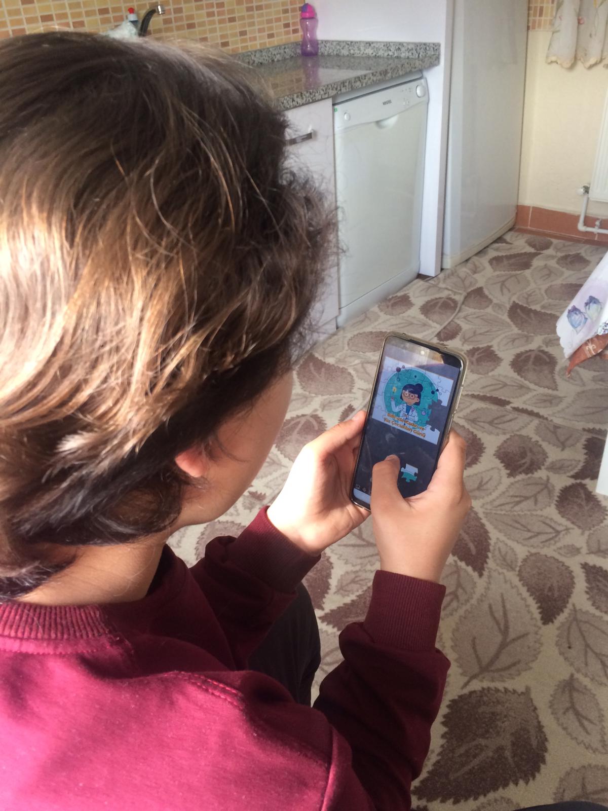 Deneyle Oynuyor Bilimle Öğreniyorum Projesi  11 Şubat “Bilimde Kadın ve Kız Çocukları Uluslararası Günü”Puzzle Çalışmaları by ESRA KALEM - Ourboox.com