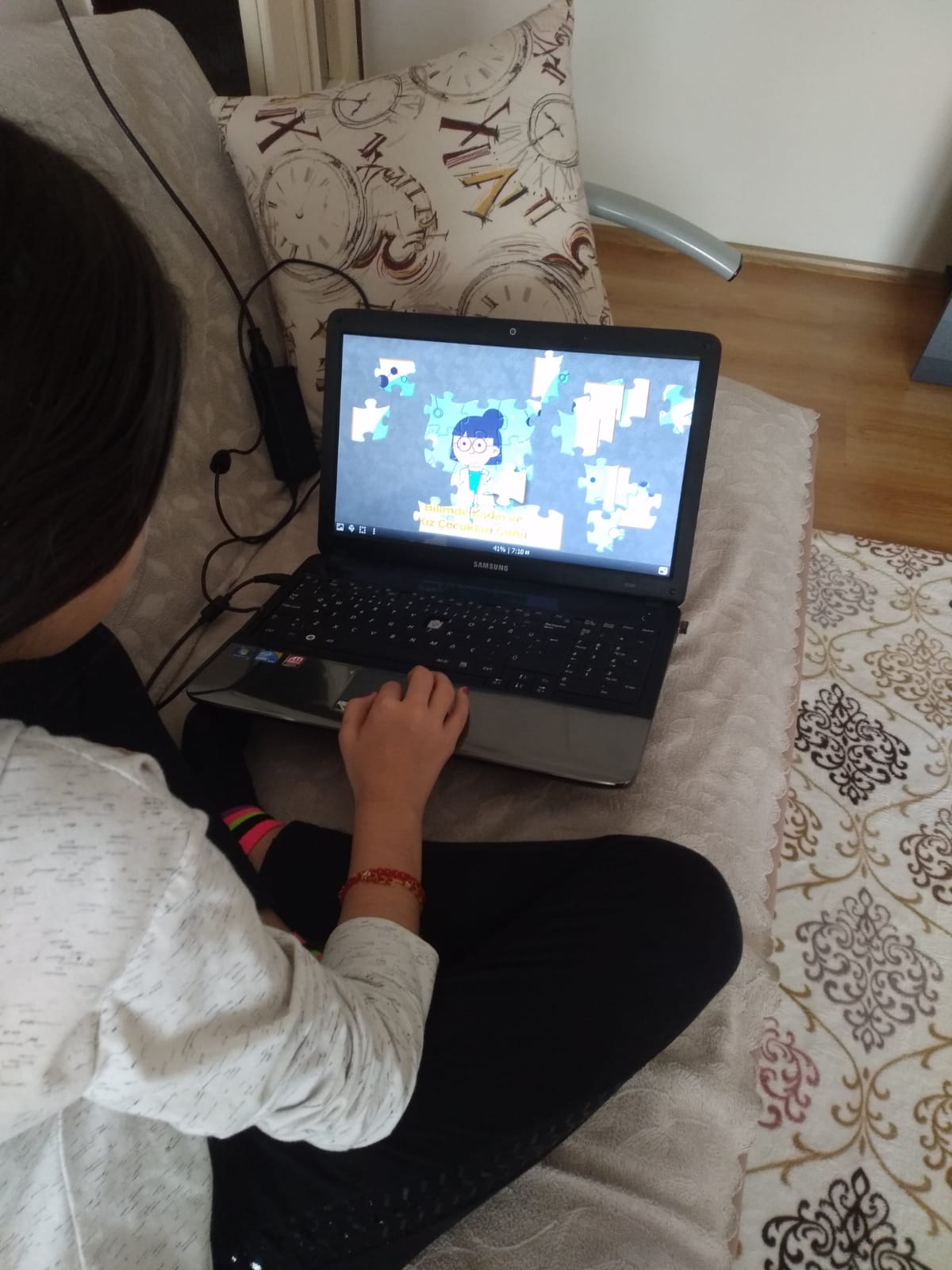 Deneyle Oynuyor Bilimle Öğreniyorum Projesi  11 Şubat “Bilimde Kadın ve Kız Çocukları Uluslararası Günü”Puzzle Çalışmaları by ESRA KALEM - Ourboox.com