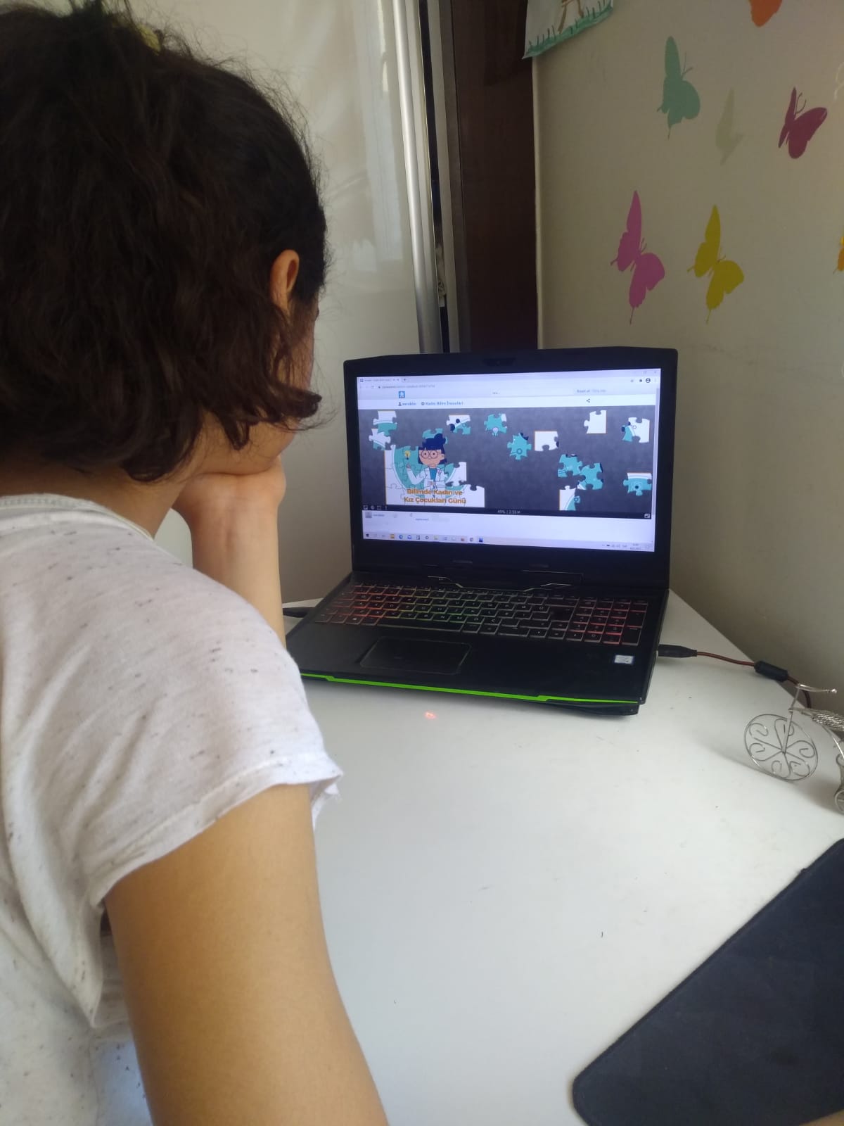 Deneyle Oynuyor Bilimle Öğreniyorum Projesi  11 Şubat “Bilimde Kadın ve Kız Çocukları Uluslararası Günü”Puzzle Çalışmaları by ESRA KALEM - Ourboox.com