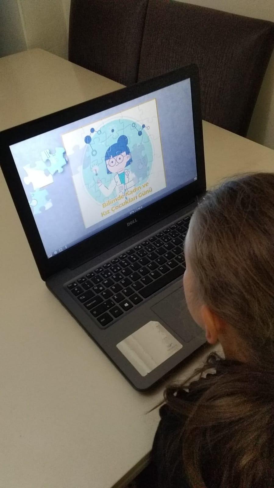 Deneyle Oynuyor Bilimle Öğreniyorum Projesi  11 Şubat “Bilimde Kadın ve Kız Çocukları Uluslararası Günü”Puzzle Çalışmaları by ESRA KALEM - Ourboox.com