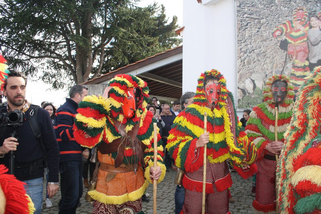 Carnival in Portugal by Carla Mansilha - Illustrated by Ana, Beatriz, Maria, Ruben, Alexandre, António, Anabela, Gonçalo, João, Manuela, Mário, João S. - Ourboox.com