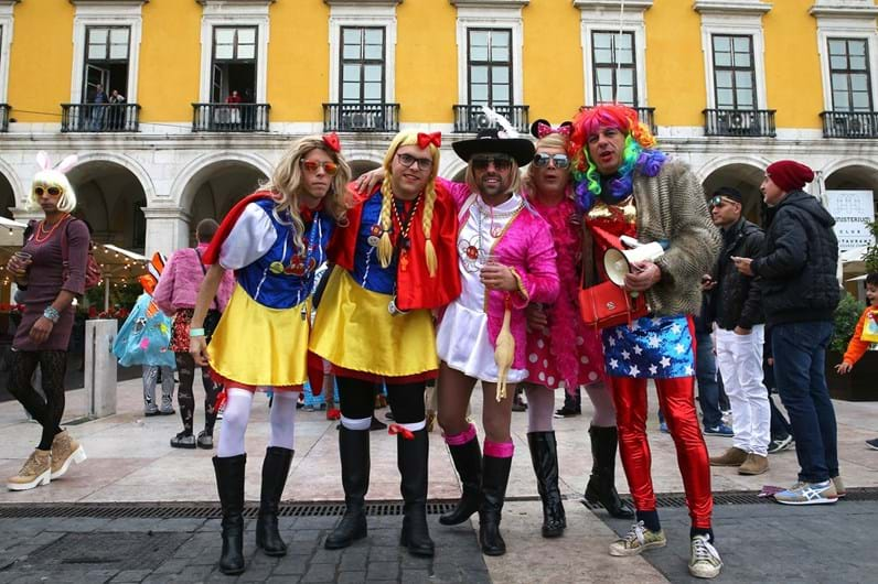 Carnival in Portugal by Carla Mansilha - Illustrated by Ana, Beatriz, Maria, Ruben, Alexandre, António, Anabela, Gonçalo, João, Manuela, Mário, João S. - Ourboox.com