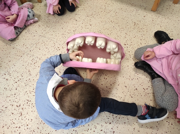 Bocca, denti……tanto gioco! by Patrizia Scalabrino - Ourboox.com