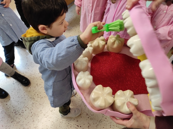 Bocca, denti……tanto gioco! by Patrizia Scalabrino - Ourboox.com