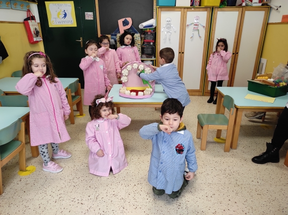 Bocca, denti……tanto gioco! by Patrizia Scalabrino - Ourboox.com