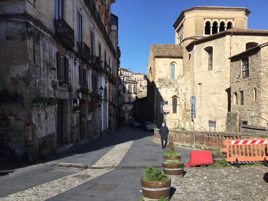 Viaggio nel centro storico di Cosenza by MARTINO PIERO DOMENICO - Ourboox.com