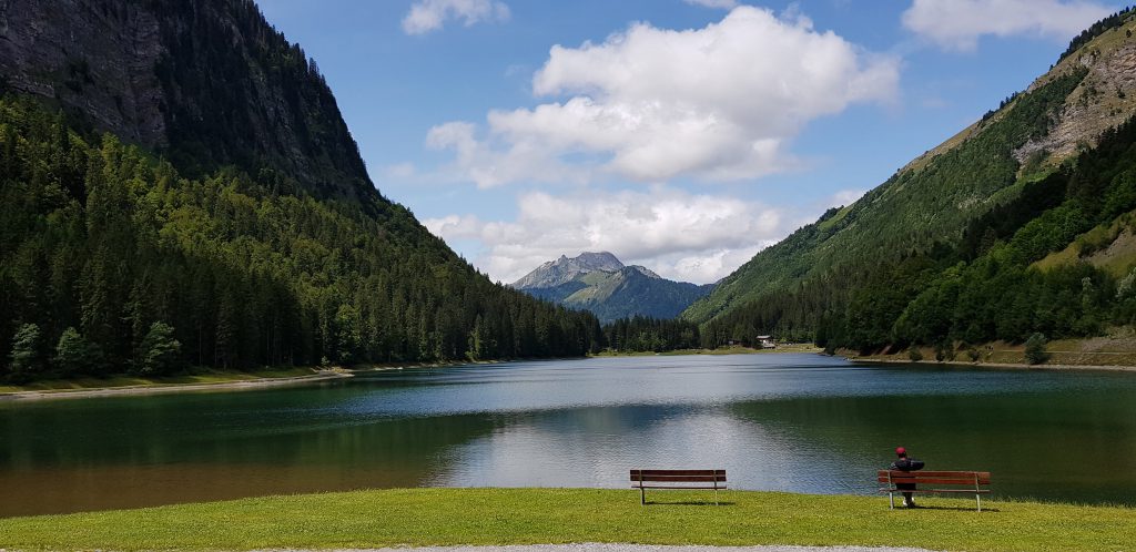 אוהבת השתקפיות
