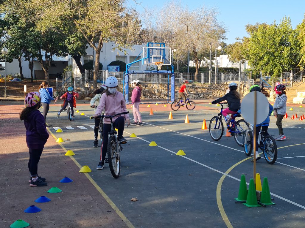 גילונתון ינואר-פברואר by efrat caruk - Illustrated by אפרת צרוק ומועצת התלמידים - Ourboox.com