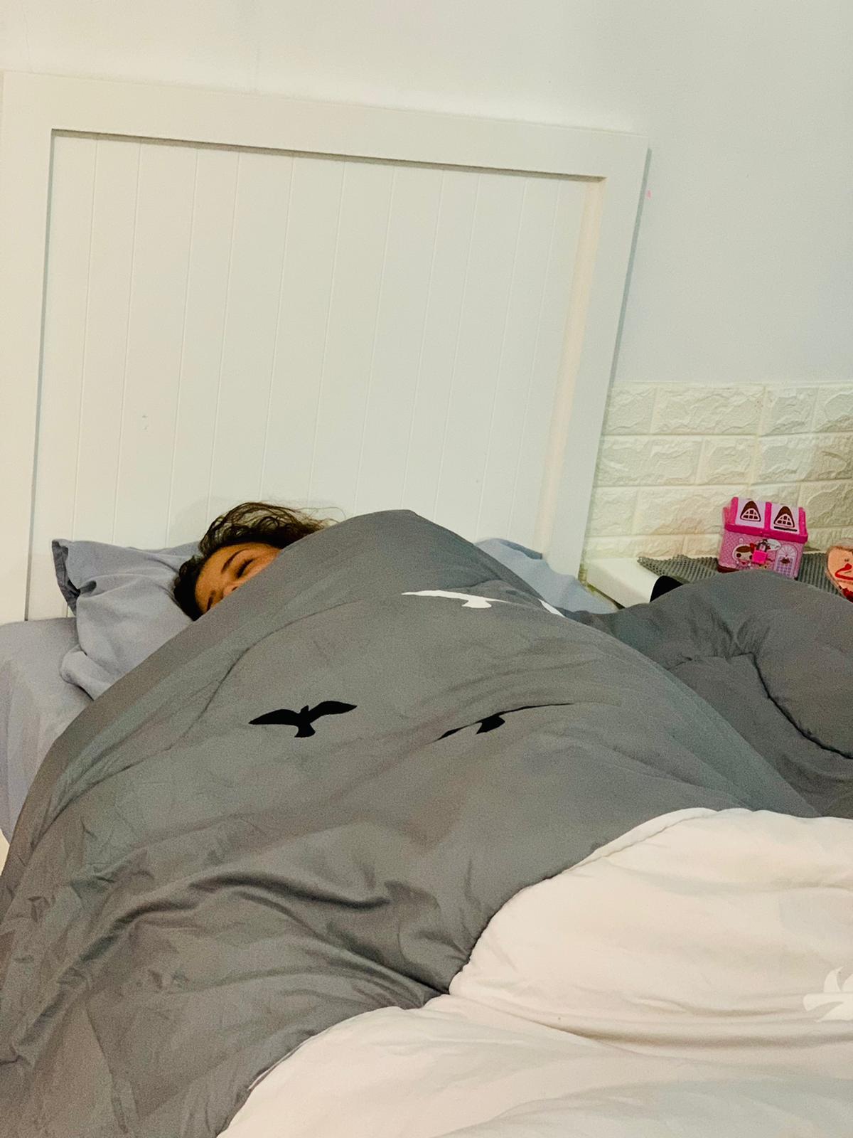 ياقوت نائمه في سريرها