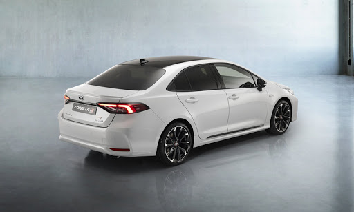 טויוטה קורולה היברידית 2021 by Hassan Kattawi - Ourboox.com