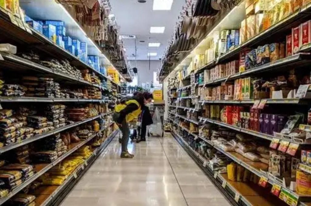 DIVERSI MA AMICI by gaia - Illustrated by  Gaia Elia, Irene Ingrami, Elena Ragazzi, Marika Tonej - Ourboox.com