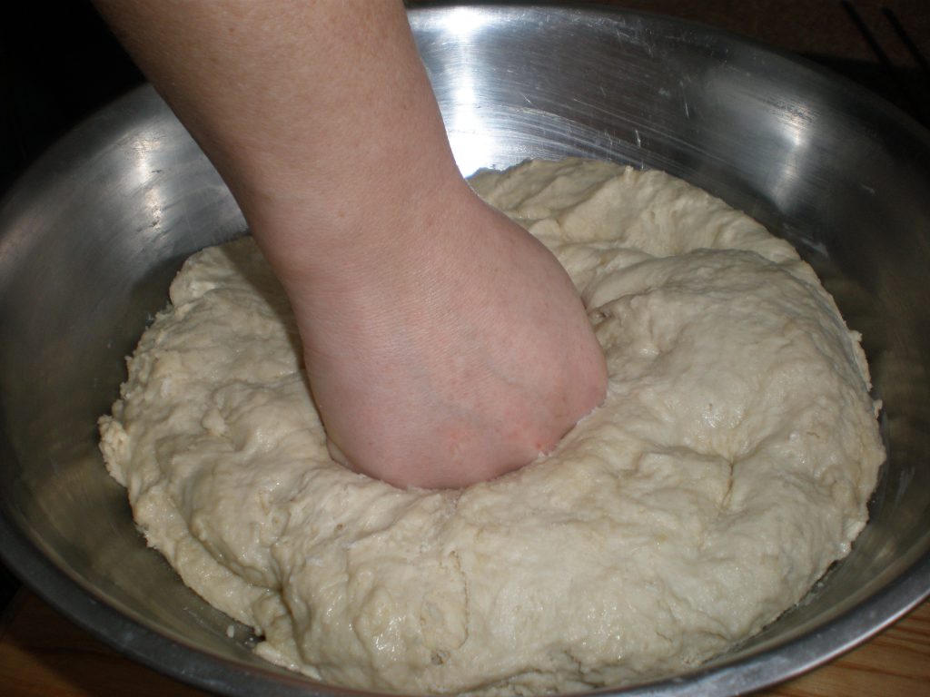 замішування тіста