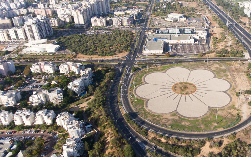 הרובוט שהשתבש-נועם ב. ויובל כיתה ד1 by neveoz - Ourboox.com