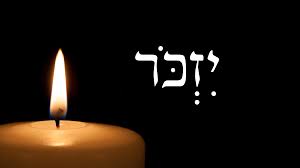 אברהם ומשפחתו היו בין יהודי טרנסילבניה שגורשו לאושוויץ, שם נספו הוריו. אברהם הועבר למחנות עבודה בגרמניה, והודות לתעצומות נפש שגייס הצליח להחזיק מעמד עד כניסת הצבא האמריקני. לאחר השחרור עבר לאיטליה, הצטרף לנוער "אגודת ישראל" ובמחצית 1946 העפיל משם ארצה בספינה "ארבע החירויות". המעפילים נעצרו על ידי הבריטים וגורשו לקפריסין, ולאחר שהות בת חצי שנה במעצר הגיע אברהם לארץ ב-15 בפברואר 1947.