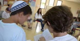 ספורט לי by suzan abu asaad - Illustrated by ניצן וייס, ליד פרקש, גורדן סעדה, סוזאן אסעד ועדן סונין - Ourboox.com