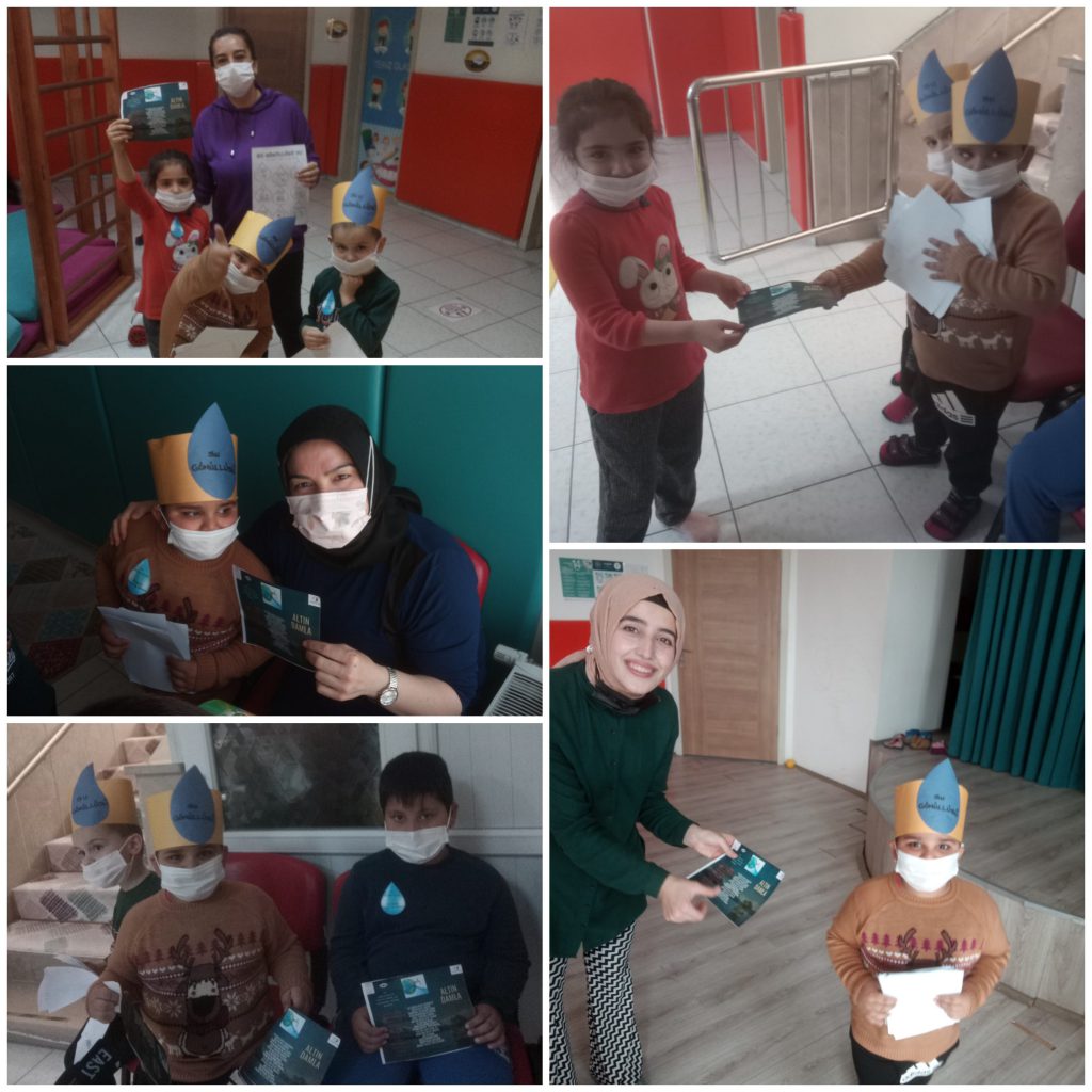 broşürleri dağıtırken