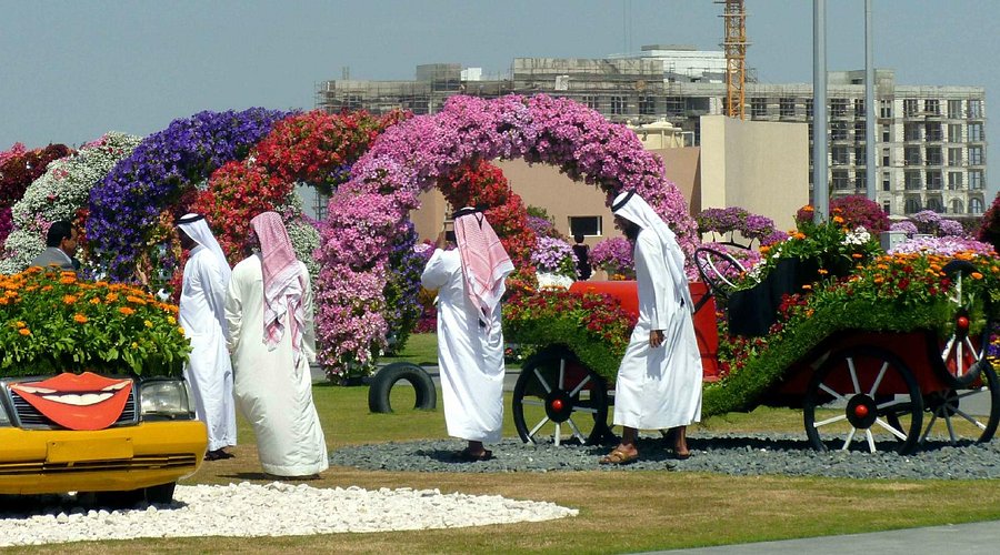 DUBAI – Jewel of the Middle East by Group 3 - Illustrated by Çimen Çisel Çiçek, Fatma Baykur Soyalp, Hatice Gezer - Ourboox.com