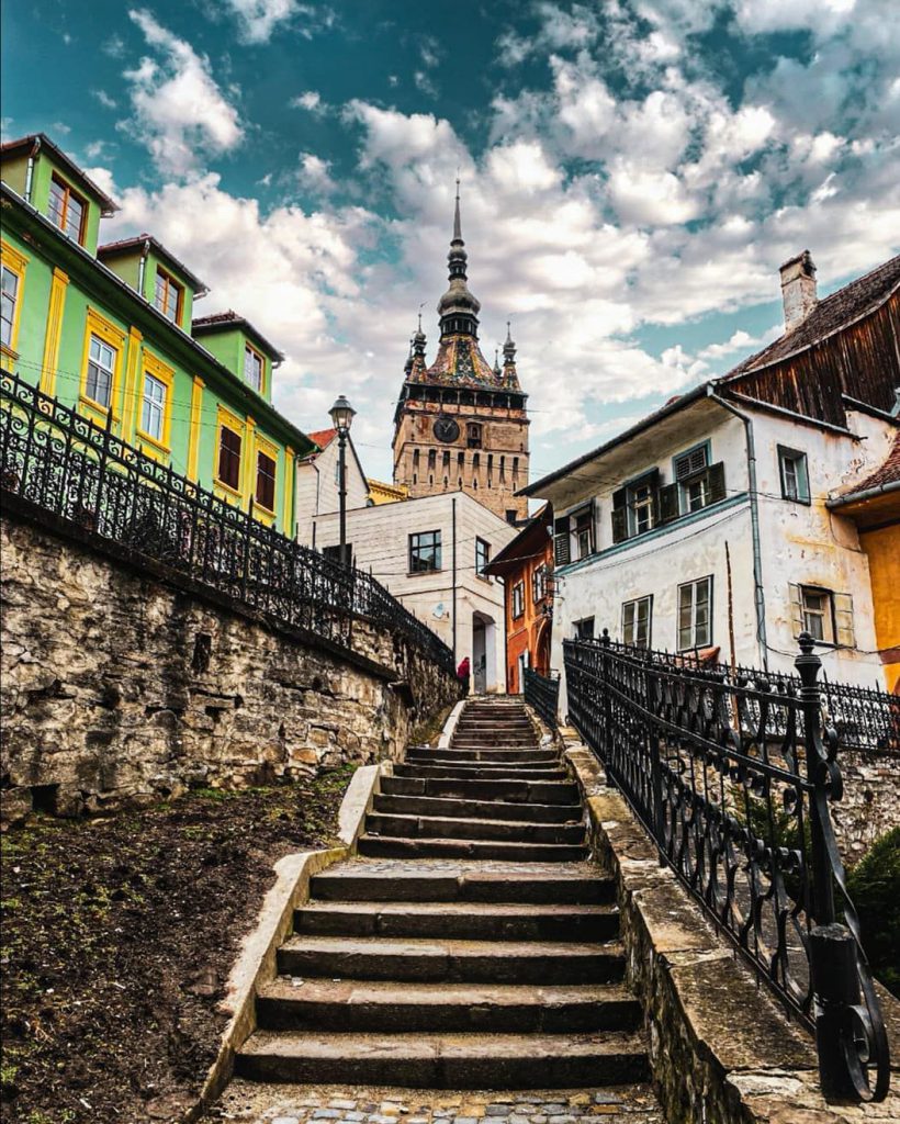 Transylvania Road Trip by Ozlem Butuner - Illustrated by On the Road Travel Agency - Ourboox.com