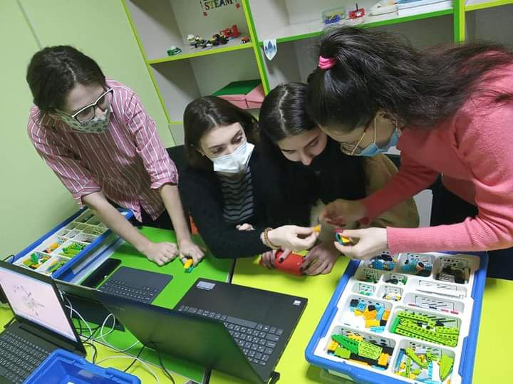 Діяльнісний підхід очима студентів НДУ імені Миколи Гоголя та МДПУ імені Богдана Хмельницького by Julia Gomolko - Ourboox.com