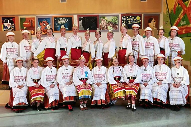 RANDVERE NAISRÜHMADE LUGU by Mare Müürsepp - Illustrated by MM - Ourboox.com